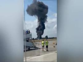 लंदन में हुआ अहमदाबाद जैसा हादसा! टेकऑफ के बाद क्रैश हुआ प्लेन, चारों तरफ दिखा धुंआ